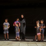 来自黎巴嫩南部，逃至贝鲁特（Beirut）避难的什叶派妇女和她们的孩子。