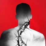 一个头戴荆棘冠的男子剪影