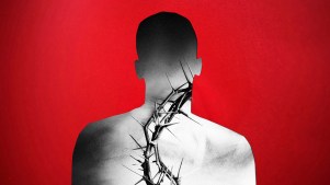 一个头戴荆棘冠的男子剪影